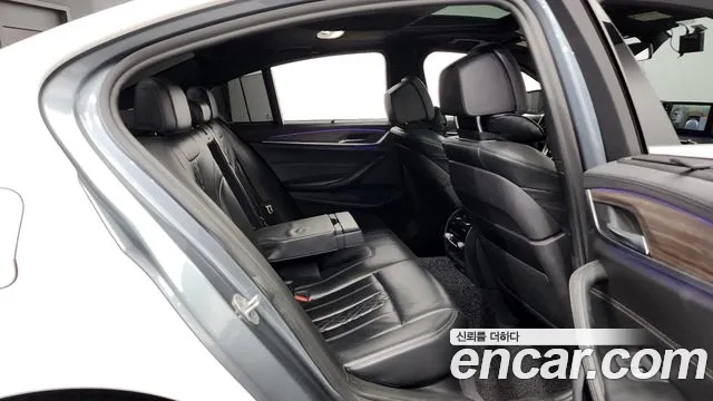 BMW 5 Series (G30) 2018 Белый из Кореи, фото 3