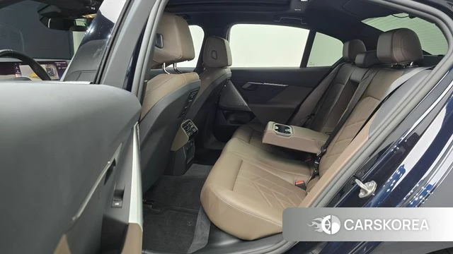 BMW 5 Series (G60) 2024 Черный из Кореи, фото 3