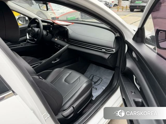 Hyundai Elantra 2023 Белый из Китая, фото 3