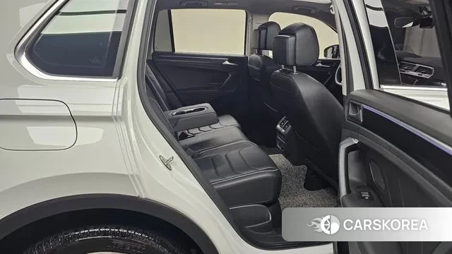 Volkswagen Tiguan second Generation 2022 Белый из Кореи, фото 3