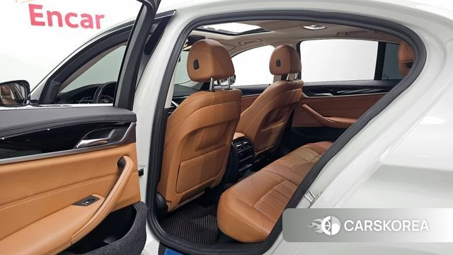 BMW 5 Series (G30) 2019 Белый из Кореи, фото 3