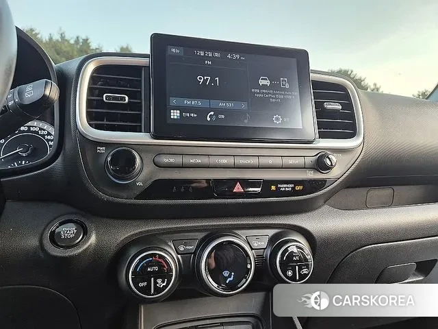 Hyundai Venue 2022 Белый из Кореи, фото 3