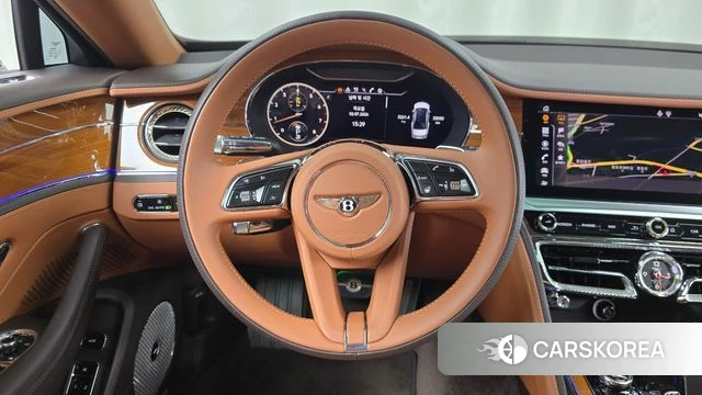 Bentley Flying Spur 3rd Generation 2022 Песочный из Кореи, фото 3