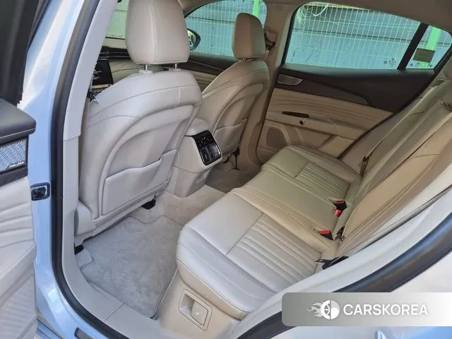 Maserati Grecale 2023 Жемчужный цвет из Кореи, фото 3