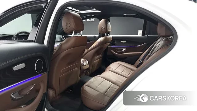 Mercedes-Benz E-Class W213 2023 Белый из Кореи, фото 3