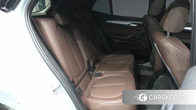 BMW X2 (F39) 2023 Светло-серебряный цвет из Кореи, фото 3