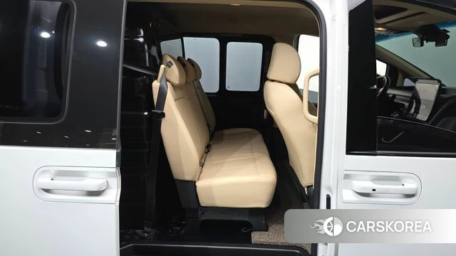 Hyundai Staria 2025 Белый из Кореи, фото 3