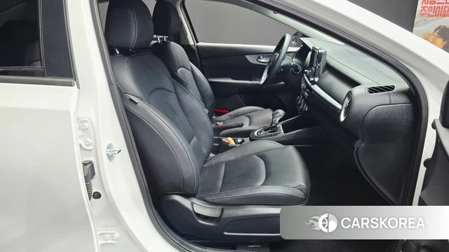 Kia The New K3 2nd generation 2022 Белый из Кореи, фото 3