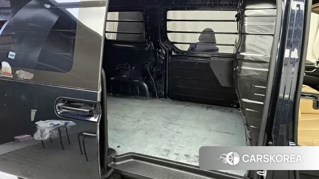 Hyundai Staria 2023 Черный из Кореи, фото 3