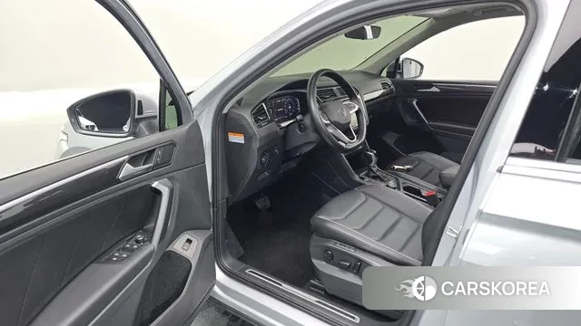 Volkswagen Tiguan second Generation 2022 Серебряный из Кореи, фото 3