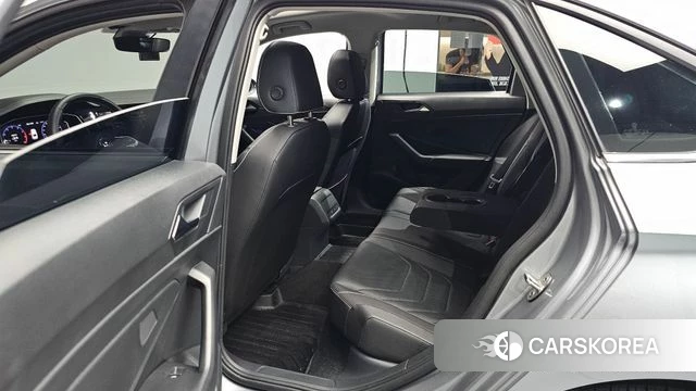 Volkswagen 7th Generation of Jetta 2023 Серебристо-серый из Кореи, фото 3