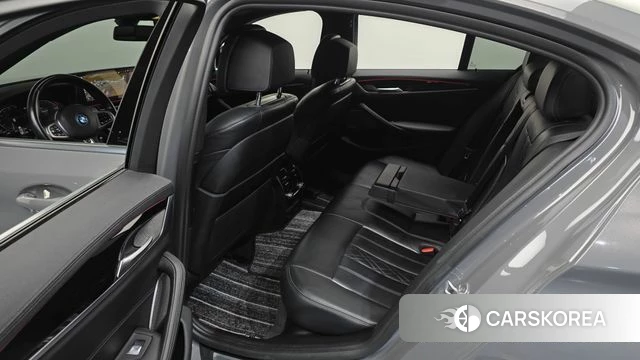 BMW 5 Series (G30) 2022 Серебристо-серый из Кореи, фото 3