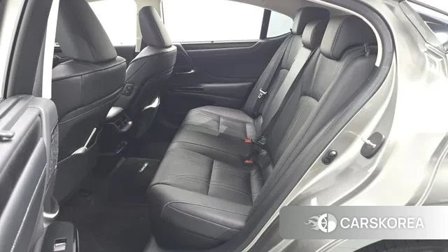 Lexus ES300h 7th generation 2023 Серый из Кореи, фото 3