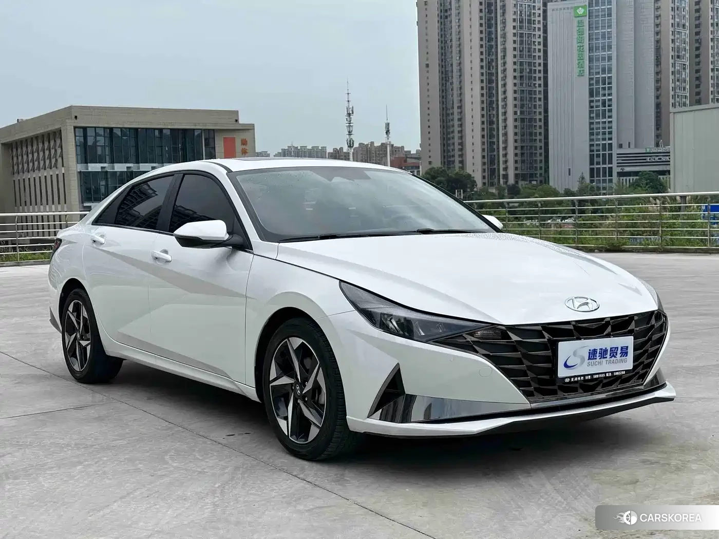 Hyundai Elantra 2023 Белый из Китая, фото 3