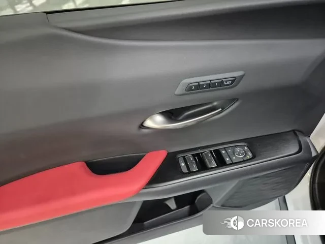 Lexus UX300h 2024 Белый из Кореи, фото 3