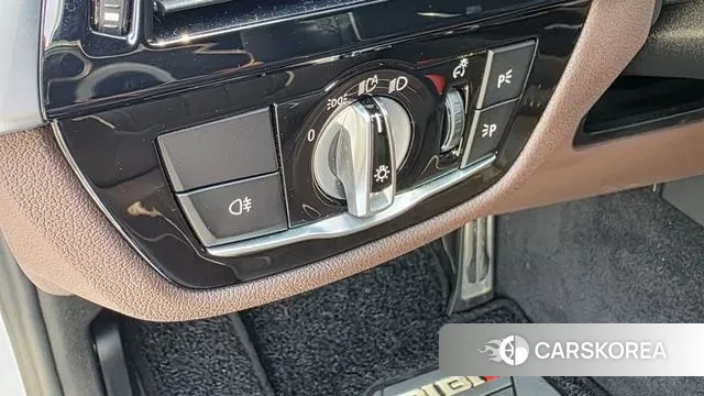 BMW 5 Series (G30) 2022 Белый из Кореи, фото 3