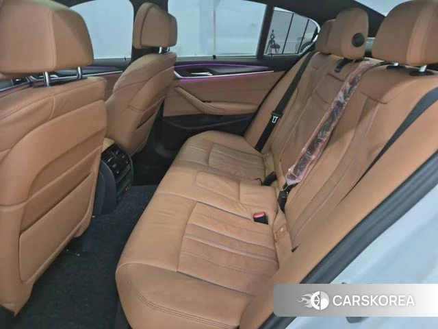 BMW 5 Series (G60) 2023 Белый из Кореи, фото 3