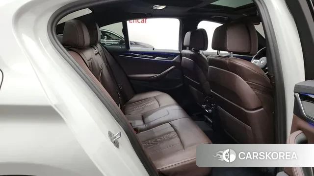 BMW 5 Series (G30) 2023 Белый из Кореи, фото 3