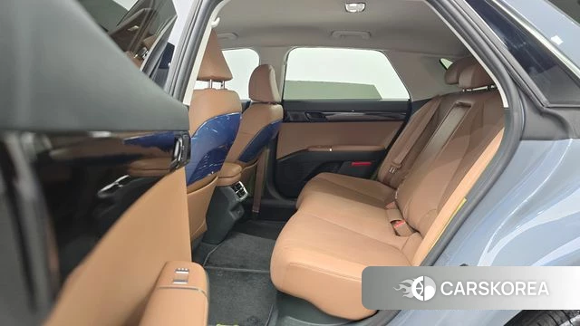 Hyundai Grandeur Hybrid (GN7) 2024 Светло-серебряный цвет из Кореи, фото 3