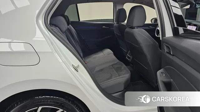 Volkswagen Golf 8th Generation 2022 Белый из Кореи, фото 3