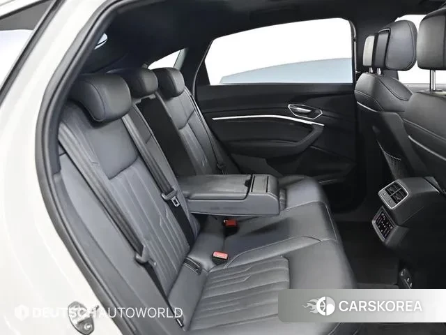 Audi e-Tron 2021 Жемчужный цвет из Кореи, фото 3