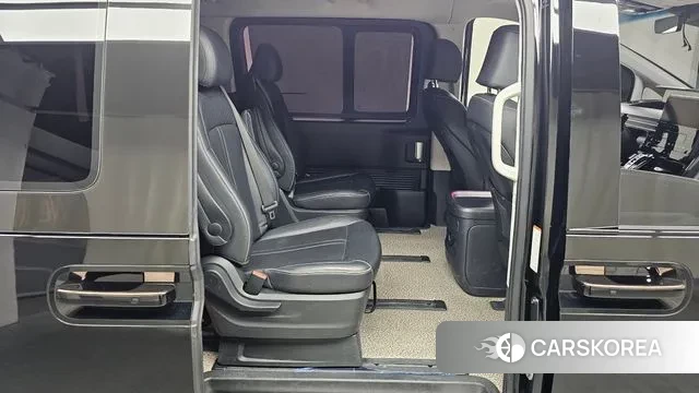 Hyundai Staria 2023 Черный из Кореи, фото 3