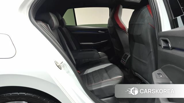 Volkswagen Golf 8th Generation 2024 Белый из Кореи, фото 3