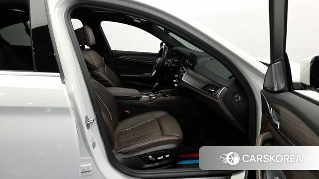 BMW 5 Series (G30) 2018 Белый из Кореи, фото 3