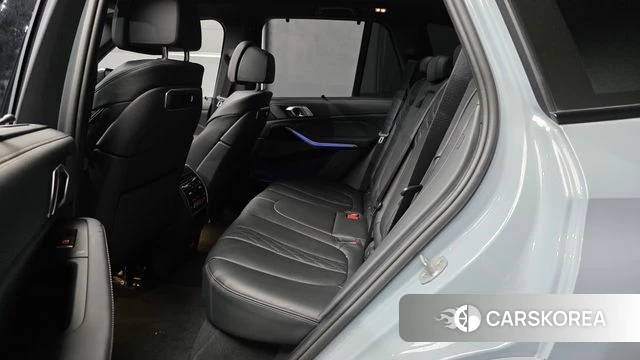 BMW X5 (G05) 2025 Светло-серебряный цвет из Кореи, фото 3