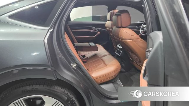 Audi e-Tron 2021 Серый из Кореи, фото 3