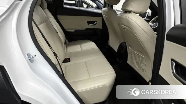 Hyundai Kona (SX2) 2023 Белый из Кореи, фото 3