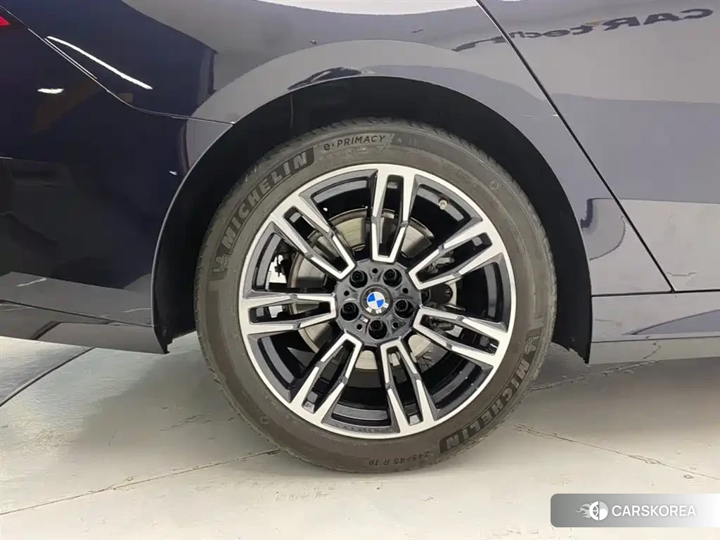 BMW 5 series 2026 Черный из Китая, фото 3