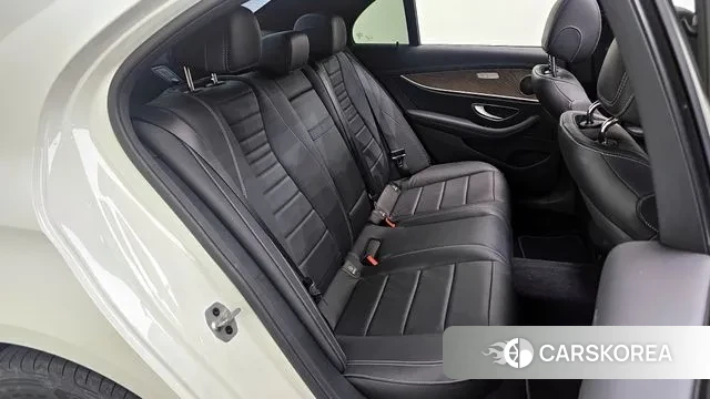 Mercedes-Benz E-Class W213 2023 Белый из Кореи, фото 3