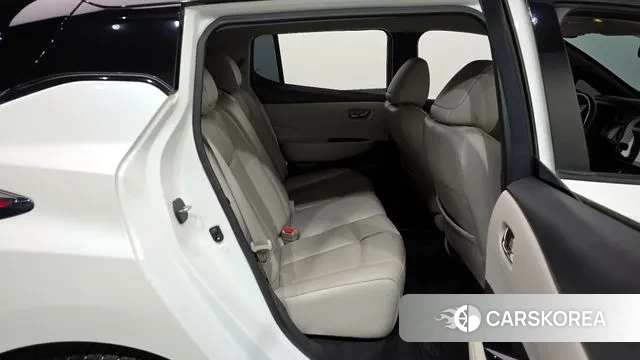 Nissan Leaf (ZE1) 2019 Белый из Кореи, фото 3