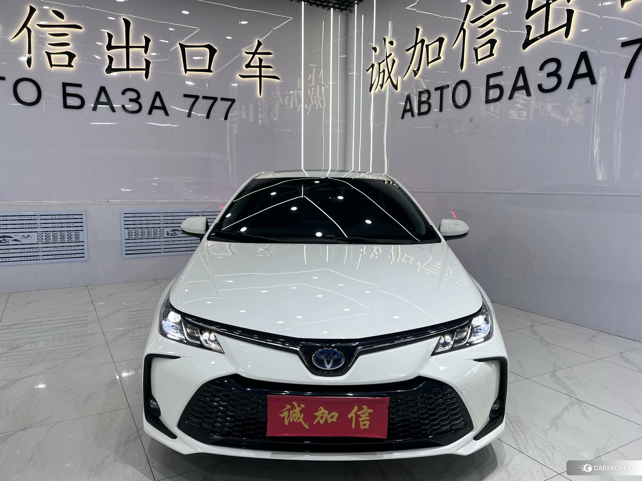 Toyota Corolla 2023 Белый из Китая, фото 3