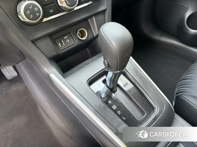 Nissan Xuan Yi 2023 Темно-серый из Китая, фото 3