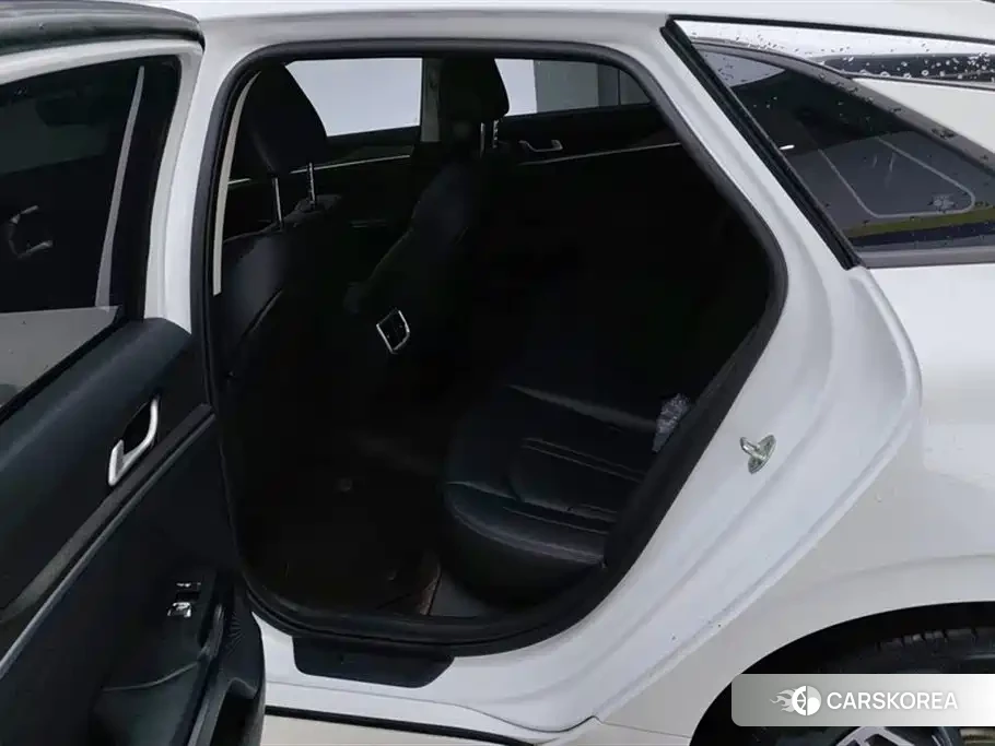 Kia K5 2024 Белый из Китая, фото 3