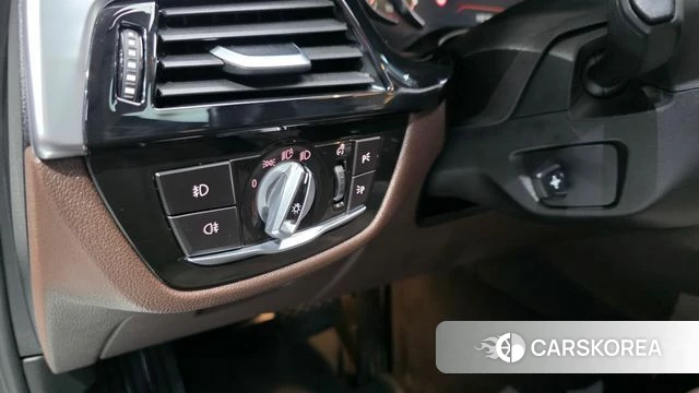 BMW 5 Series (G30) 2018 Белый из Кореи, фото 3