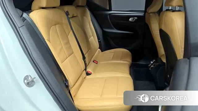 Volvo XC40 2022 Белый из Кореи, фото 3