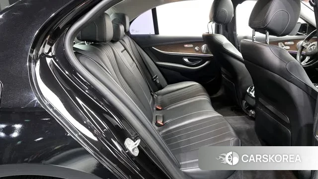 Mercedes-Benz E-Class W213 2018 Черный из Кореи, фото 3