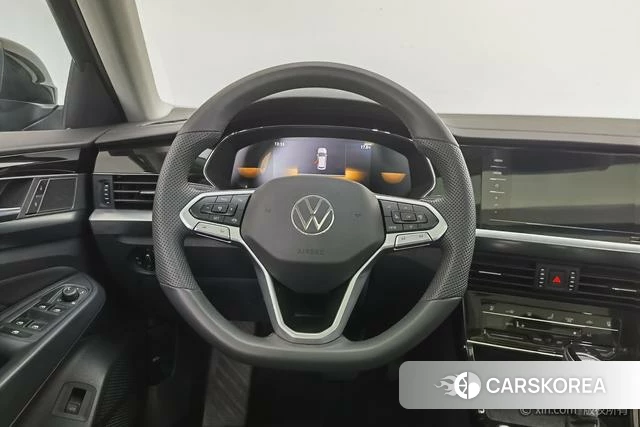 Volkswagen Passat 2025 Черный из Китая, фото 3