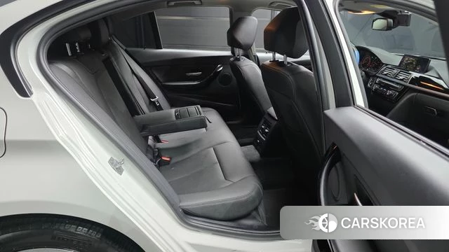 BMW 3 Series (F30) 2018 Белый из Кореи, фото 3