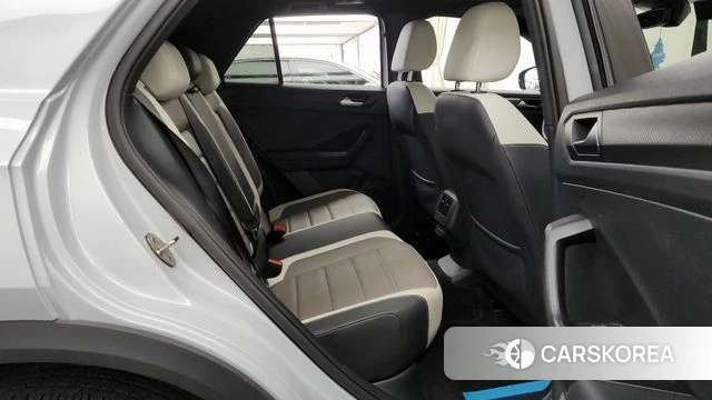 Volkswagen T-Roc 2021 Светло-серебряный цвет из Кореи, фото 3