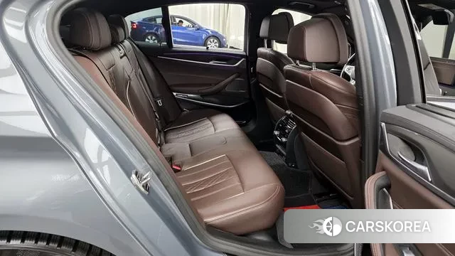 BMW 5 Series (G30) 2022 Серебряный из Кореи, фото 3