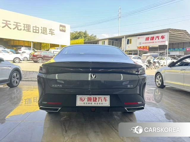 Chang'an Yidong PHEV 2026 Темно-серый из Китая, фото 3