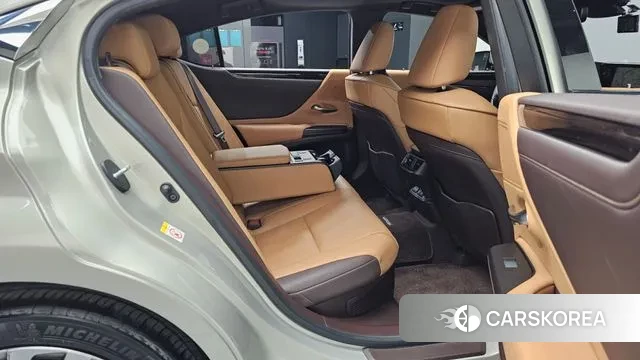 Lexus ES300h 7th generation 2018 Песочный из Кореи, фото 3