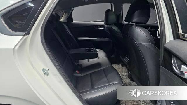 Kia The New K3 2nd generation 2023 Белый из Кореи, фото 3