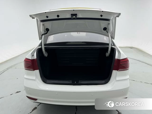 Volkswagen Santana 2022 Белый из Китая, фото 3