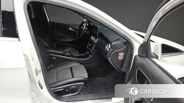 Mercedes-Benz A-Class W176 2018 Белый из Кореи, фото 3