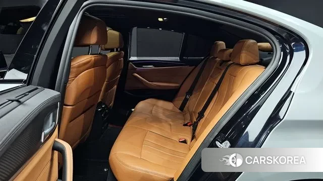 BMW 5 Series (G30) 2022 Серебристо-серый из Кореи, фото 3